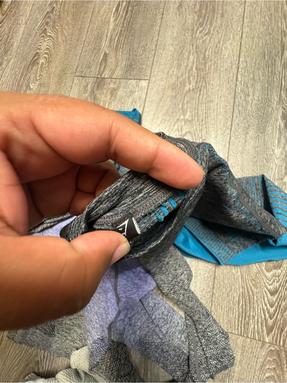 Bundle of 2 Gymshark Seamless Ombre Crop Long Sleeve - Gray & Teal Accents - Picture 7 of 8